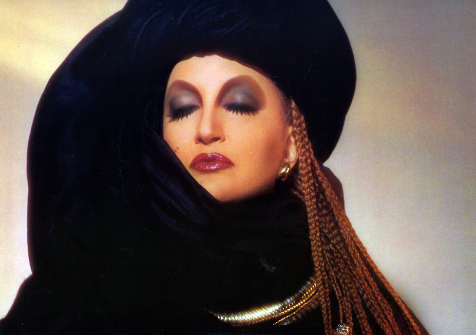 Oggi: i makeup iconici della cantante Mazzini