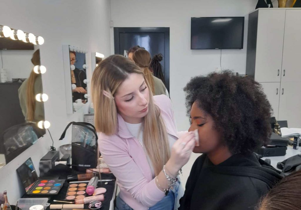 Il trucco aiuta con il corso di auto trucco presso la Casa Circondariale di Vercelli.